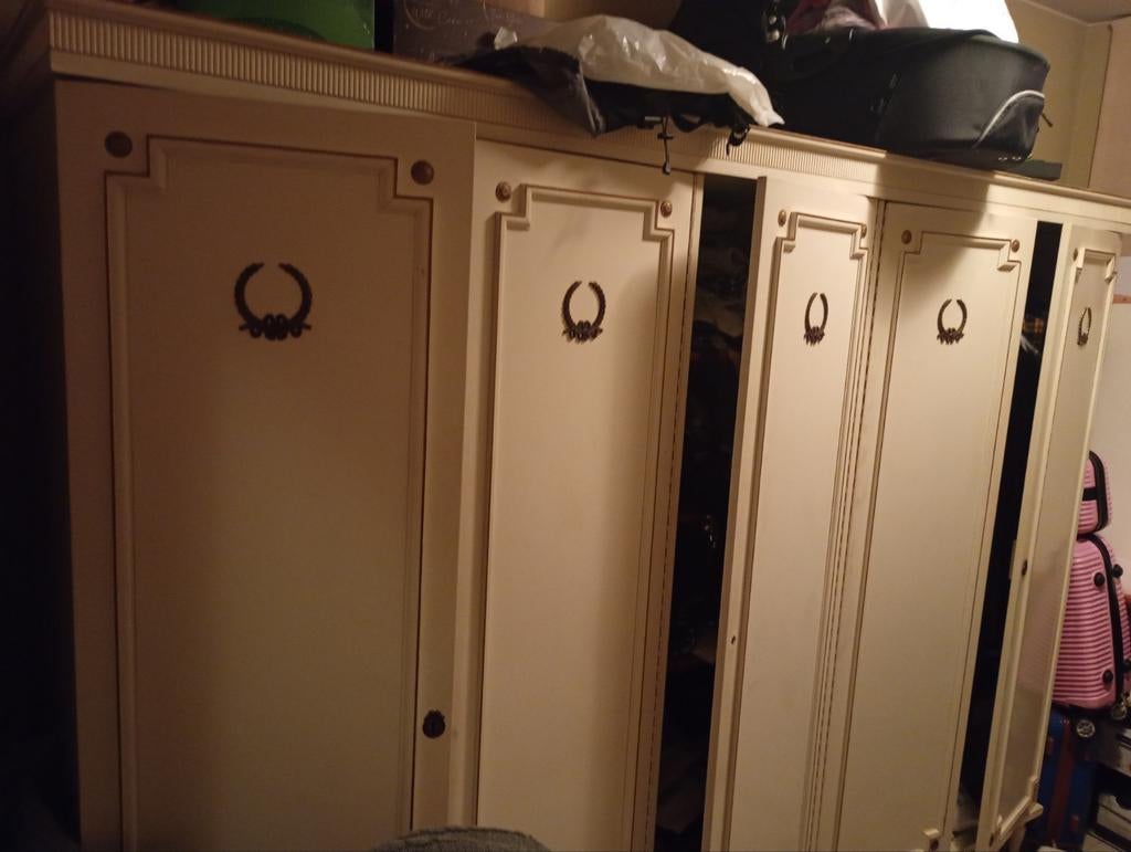 Grande armoire, Ophalen