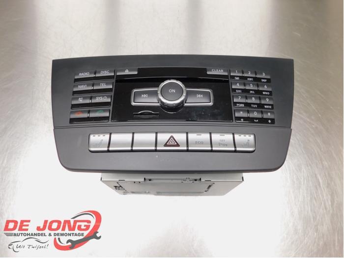 Radio d'un Mercedes C-Klasse, Autos : Pièces & Accessoires, 3 mois de garantie, Utilisé, -, -