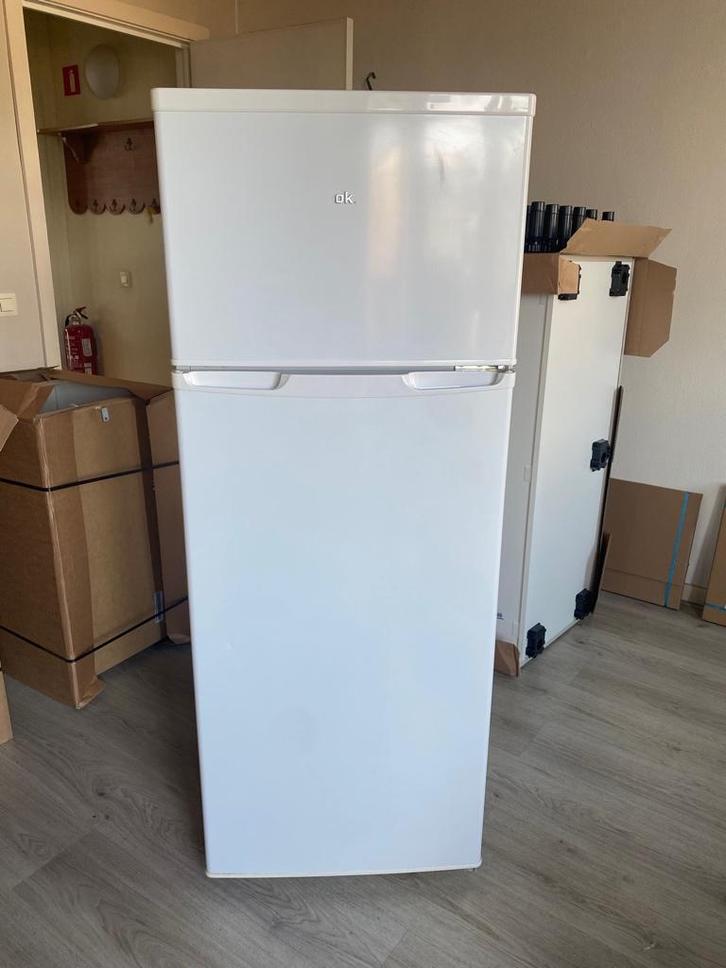 Koelkast met diepvries A+ 215L, Elektronische apparatuur, Koelkasten en IJskasten, Gebruikt, Met vriesvak, 200 liter of meer, 120 tot 140 cm