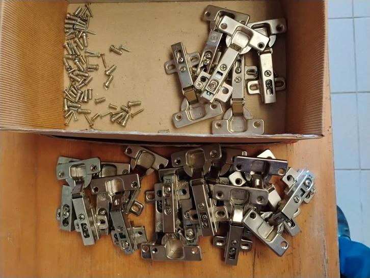 charnière pour armoire, Bricolage & Construction, Fenêtres & Moustiquaires, Utilisé, Porte intérieure, Métal, Enlèvement ou Envoi