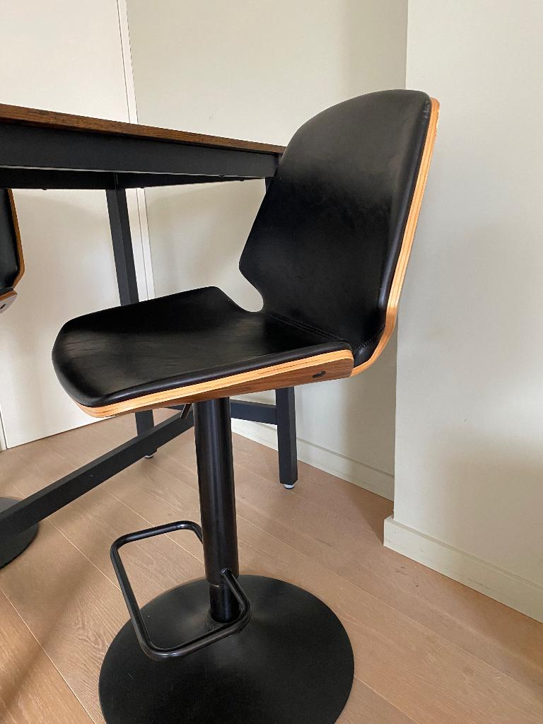 Barkrukken, Huis en Inrichting, Barkrukken, Zo goed als nieuw, 90 cm of meer, Hout, Leer, Metaal, 2 krukken, In hoogte verstelbaar