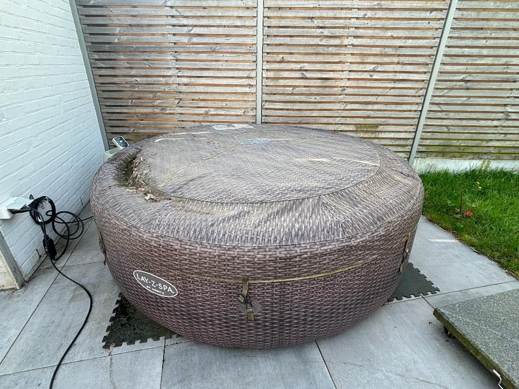 Jacuzzi Lay-z-spa. St Moritz, Enlèvement, Utilisé, Tapis de sol, Gonflable