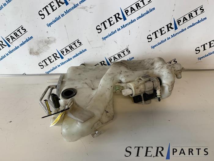 Ruitensproeiertank voor van een Mercedes E-Klasse, Auto-onderdelen, Ruiten en Toebehoren, Mercedes-Benz, Gebruikt, 3 maanden garantie