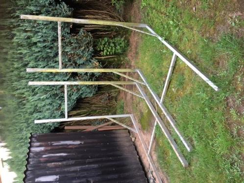 Support pour le stockage du bois de chauffage., Tuin en Terras, Brandhout, Ophalen