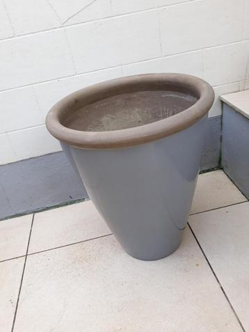 vintage hoge keramieken grijze plantenpot geglazuurd  H:50 c beschikbaar voor biedingen