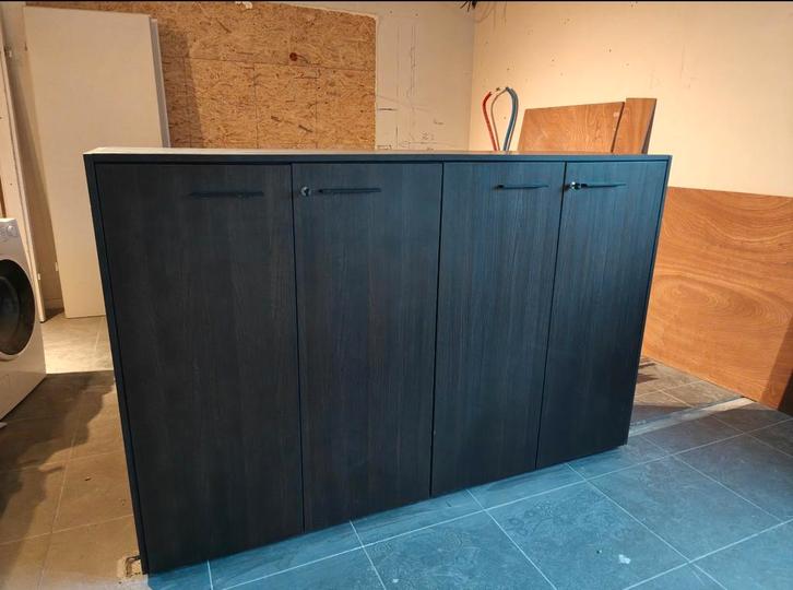 Meuble de bureau / rangement – noyer foncé – avec clefs, Maison & Meubles, Armoires | Armoires à porte coulissante & Armoires à archives