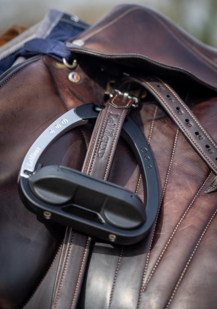 LeMieux Vector Balance Aluminium Zwart GRATIS VERZENDING, Dieren en Toebehoren, Paarden en Pony's | Hoofdstellen en Tuigage, Nieuw