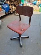 Ancienne petite chaise d'école enfant bois/metal vintage, Enfants & Bébés, Chambre d'enfant | Tables & Chaises, Enlèvement ou Envoi