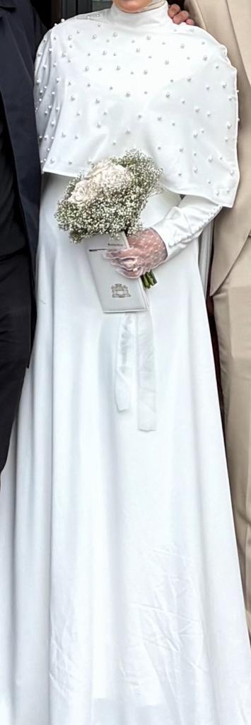 Trouwjurk beschikbaar voor biedingen