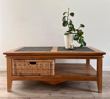 Table basse en bois avec rangement