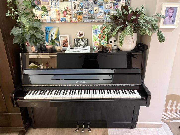 Zwarte Celesta piano – in perfecte staat, Muziek en Instrumenten, Piano's, Zo goed als nieuw, Piano, Zwart, Hoogglans, Ophalen