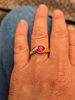 Vergulde ring met rode/roze steen maat 54 in prima staat, Ophalen of Verzenden, Zo goed als nieuw, Roze