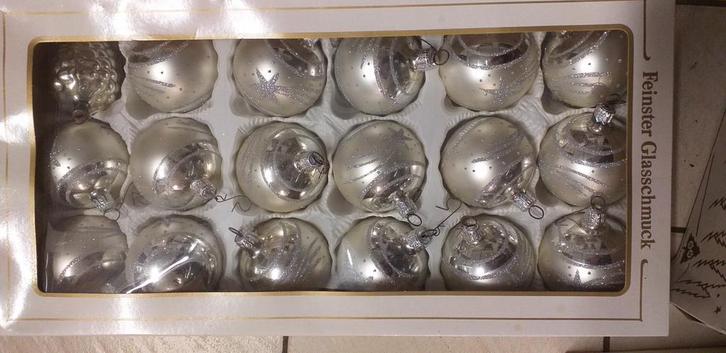 Zeer grote hoeveelheid zilveren kerstballen / kerstspullen, Diversen, Kerst, Ophalen