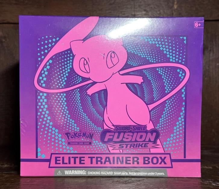 ETB Pokemon Sword & Shield Fusion Strike, Hobby en Vrije tijd, Verzamelkaartspellen | Pokémon, Zo goed als nieuw, Overige typen