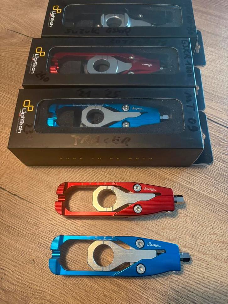 Lightech nieuwe kettingspanners blauw/ rood MT09 2021-tracer, Motoren, Onderdelen | Yamaha, Nieuw, Ophalen of Verzenden