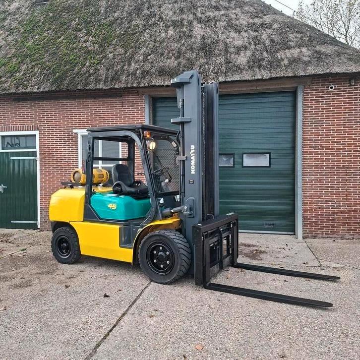 Tekoop heftruck Komatsu 4.5 ton lpg vorkverstellersideshift, Zakelijke goederen, Machines en Bouw | Heftrucks en Intern transport