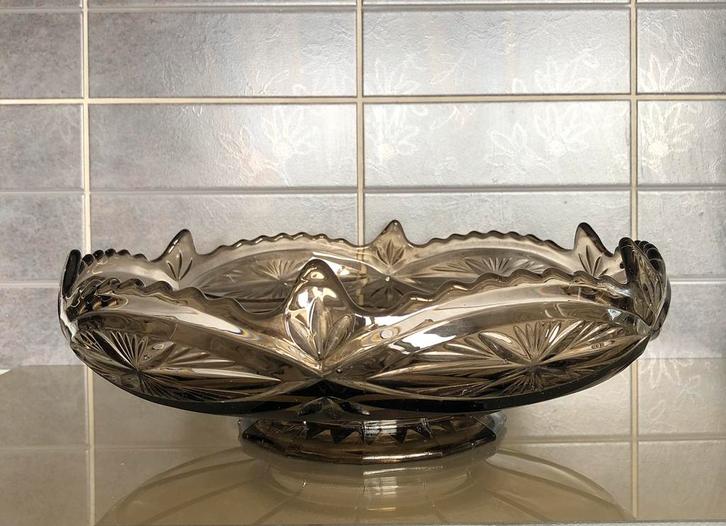 Beker, midden van een Art-deco tablet gesigneerd Belge., Antiek en Kunst, Antiek | Glaswerk en Kristal, Ophalen of Verzenden