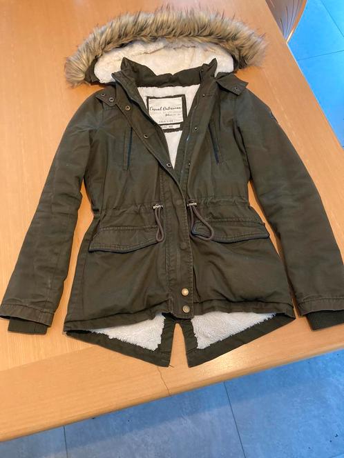 Zeer warme kaki jas van Lola Liza maat XXS, Kinderen en Baby's, Kinderkleding | Maat 176, Gebruikt, Jas, Ophalen