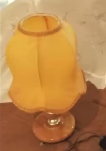 Onyx Geel bruin tafellampen en extra omwonden kapvorm