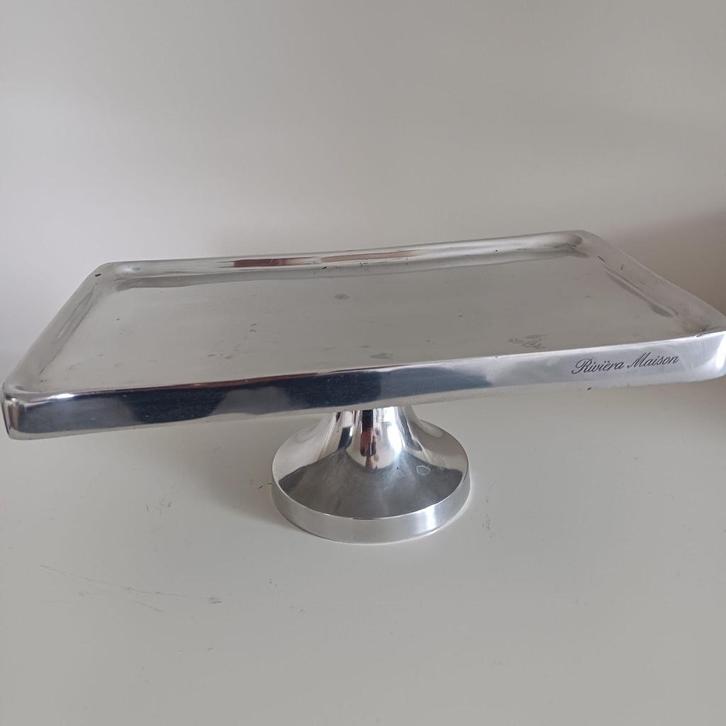 Rivièra Maison Cake Stand – Plateau & (Fruit-)schaal, Huis en Inrichting, Woonaccessoires | Dienbladen, Zo goed als nieuw, Metaal