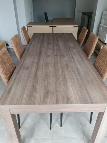 Grote tafel 2.20m x 90cm  beschikbaar voor biedingen