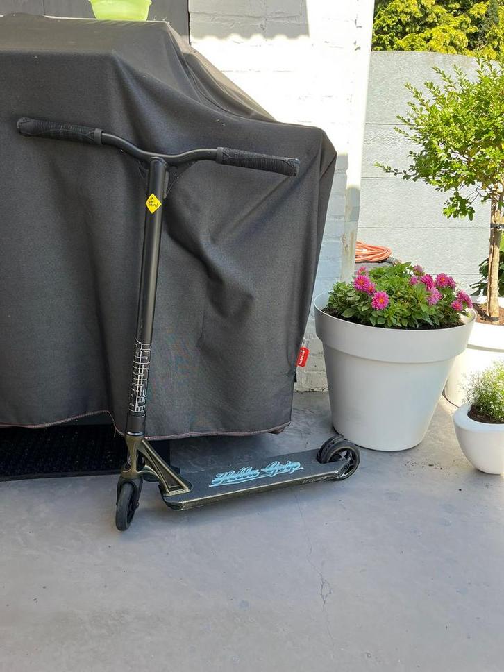 Stuntstep zeer goede kwaliteit van bij Yetiboards in Genk, Fietsen en Brommers, Steps, Zo goed als nieuw, Ophalen
