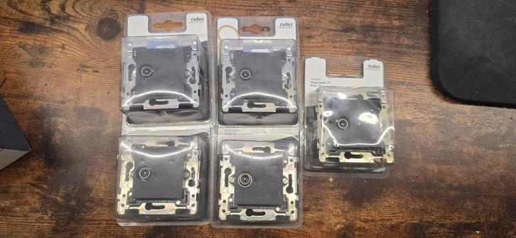 Allerlei Niko restanten, Doe-het-zelf en Bouw, Elektriciteit en Kabels, Zo goed als nieuw, Ophalen of Verzenden