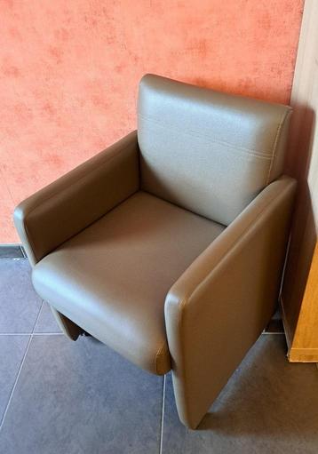 Kuipzetels taupe beschikbaar voor biedingen