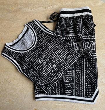 ENSEMBLE DE SPORT "NIKE" NOIR & BLANC - TAILLE : L beschikbaar voor biedingen