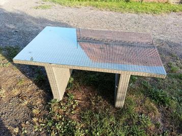 Tuin tafel glazen blad beschikbaar voor biedingen