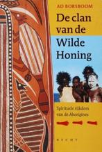 Boek 'De clan van de wilde honing', Livres, Histoire mondiale, Comme neuf, Enlèvement ou Envoi, Australie