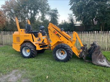 Giant v 451 T met slechts 1405 uur kniklader beschikbaar voor biedingen