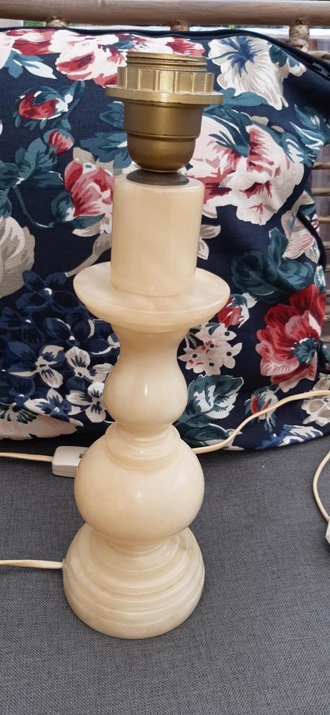 Pied de lampe de table en albâtre made in Italy, Maison & Meubles, Lampes | Lampes de table, Comme neuf, Moins de 50 cm, Enlèvement ou Envoi