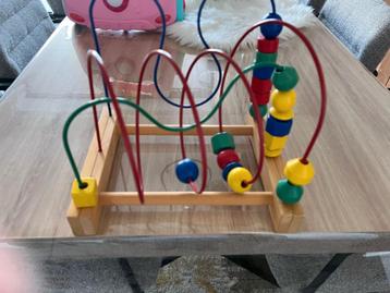 houten speelgoed spiraal met bollen beschikbaar voor biedingen
