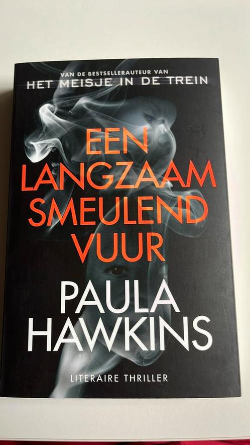 Paula Hawkins - Een langzaam smeulend vuur, Boeken, Thrillers, Zo goed als nieuw, Ophalen of Verzenden