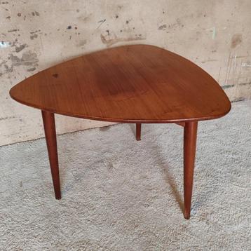 Vintage teakhouten salontafel uit de jaren 60  beschikbaar voor biedingen
