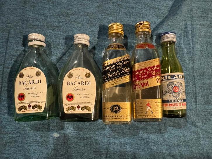 Mignonettes d’alcools années 75-80 vides pour collection, Collections, Collections complètes & Collections, Enlèvement ou Envoi