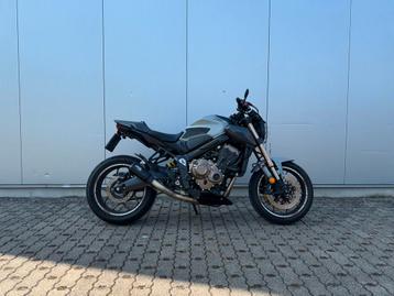 Honda CB650R - Échappement Ixil - Look carbone, Particulier, Naked bike, Quickshifter