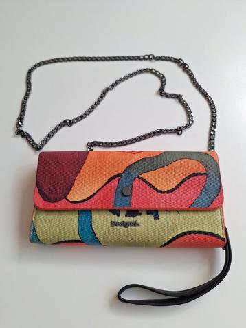 Portefeuille van Desigual  beschikbaar voor biedingen