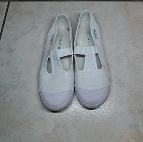 Chaussures gym blanches Rucanor mixte pointure 33 quasi neuf, Sport en Fitness, Turnen, Zo goed als nieuw, Turnschoenen, Kindermaat 122 t/m 140