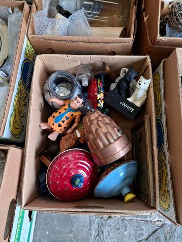 11 BANAANDOZEN +LOSSE STUKKEN BROCANTEGERIEF beschikbaar voor biedingen