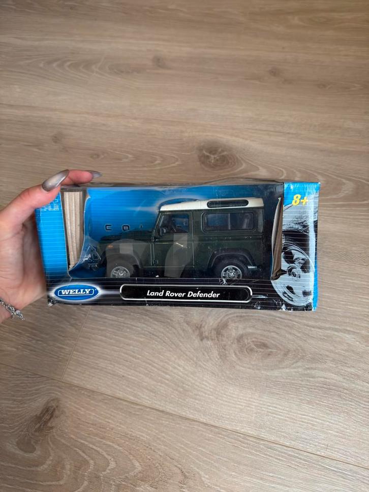 Miniatuurauto Welly Land Rover Defender 1:24 - Nieuw!, Hobby en Vrije tijd, Modelauto's | 1:24, Nieuw, Auto, Welly, Ophalen