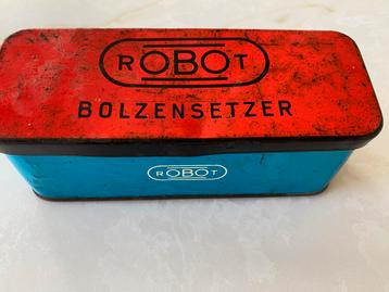 Oude blikken doos met inhoud - Robot beschikbaar voor biedingen