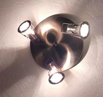 Plafondlamp met 3 spots beschikbaar voor biedingen