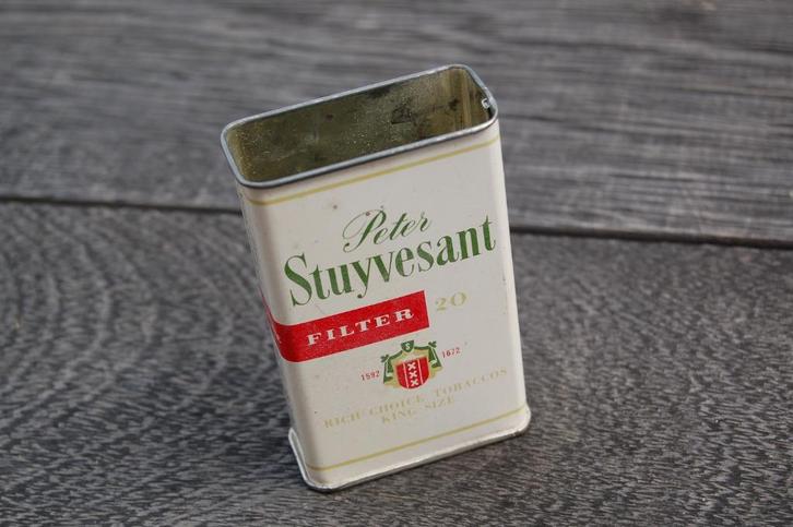 Oud blikken doosje sigaretten - Peter Stuyvesant, Verzamelen, Rookartikelen, Aanstekers en Luciferdoosjes, Gebruikt, Tabaksdoos of Verpakking