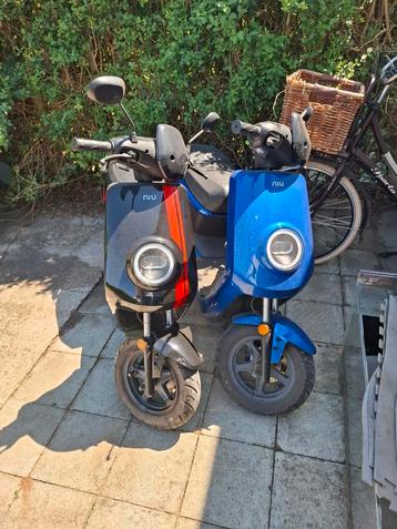 2 niu scooters, Ophalen, Zo goed als nieuw