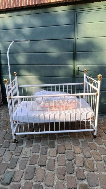 Wit metalen kinderbedje met toebehoren, Enlèvement, Matelas
