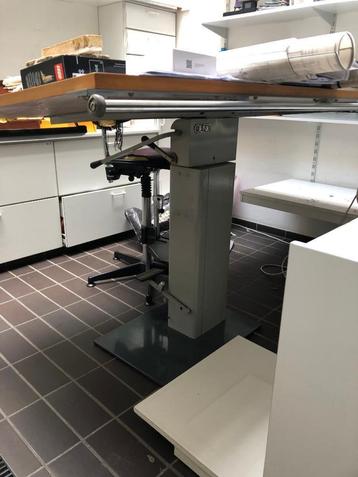 tekentafel beschikbaar voor biedingen