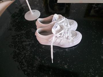 dames sneakers adidas nizza 36,2/3 nieuwstaat beschikbaar voor biedingen