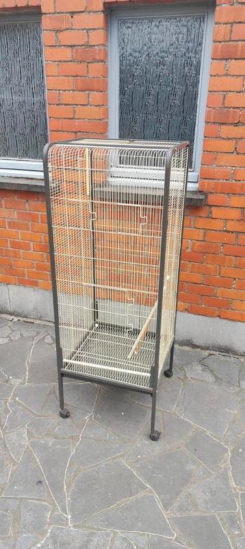 Vogelkooi  beschikbaar voor biedingen